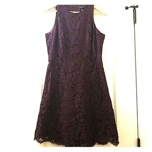 Maroon lace sleeveless dress